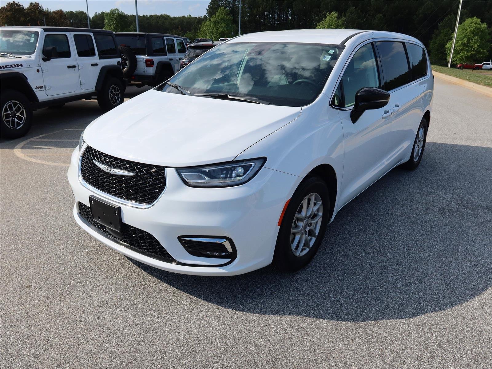Used 2024 Bright White Clearcoat Chrysler Touring L image 3