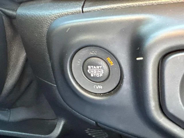 Used 2020 Blue Jeep Sport image 33