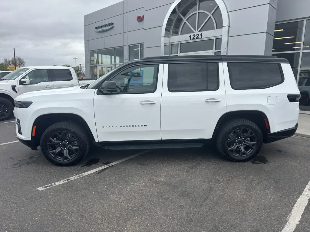 New 2026 Bright White Clear-Coat Exterior Paint Jeep Upland image 2