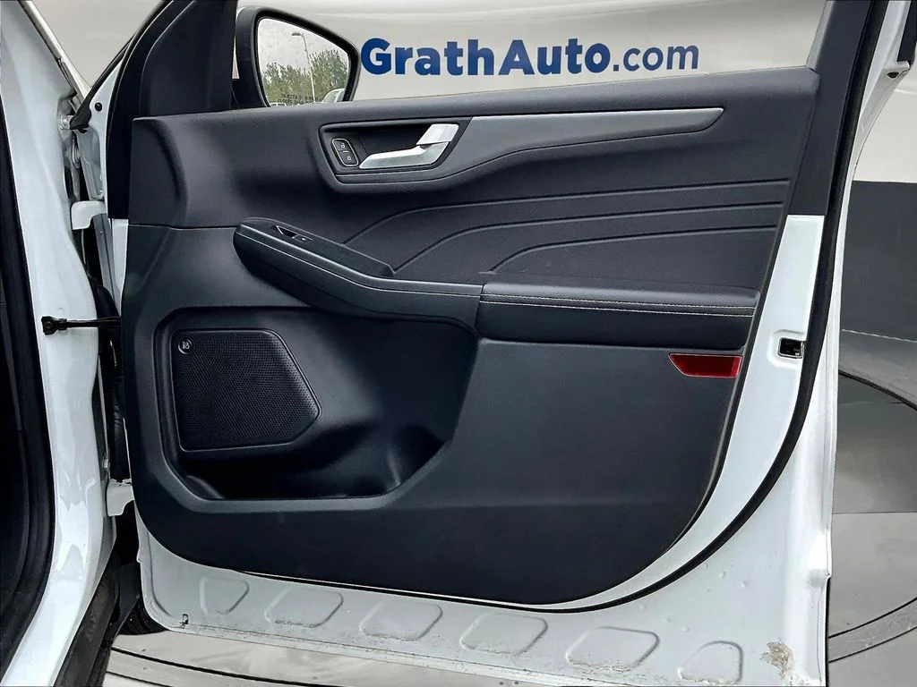 Used 2023 White Ford Active image 31