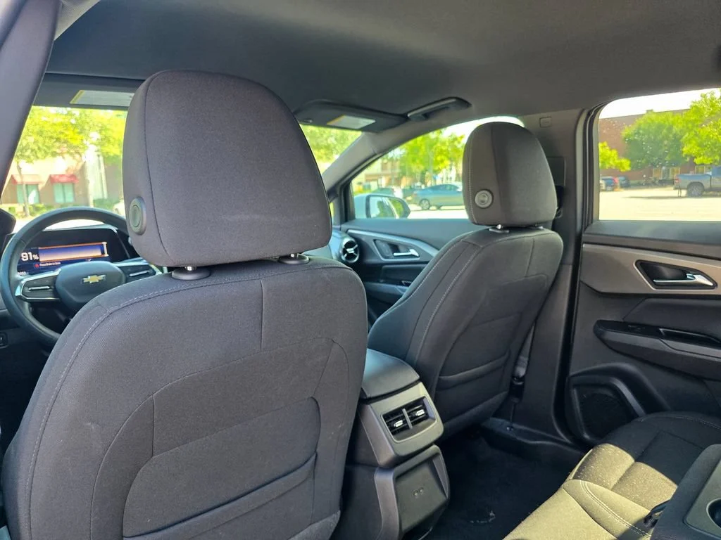 Used 2025 Summit White Chevrolet LT image 28