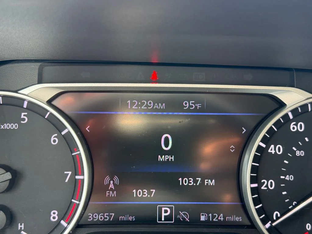 Used 2025 White Nissan SR image 16