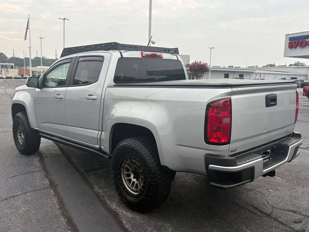 Used 2015 SILVER ICE METALLIC Chevrolet 4WD Z71 image 4