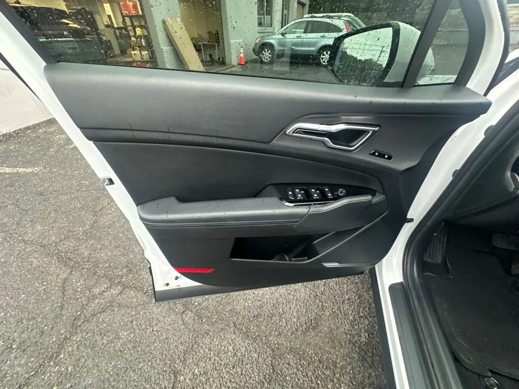 Used 2025 White Kia SX-Prestige image 9