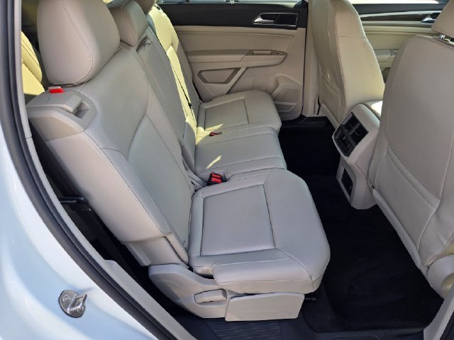 Used 2018 White Volkswagen 3.6L V6 SE image 9