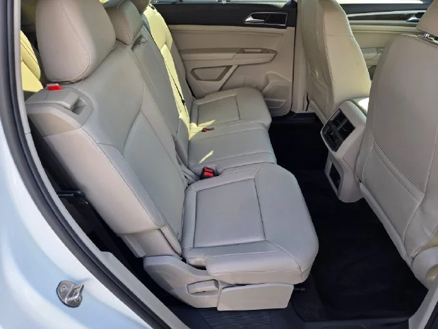 Used 2018 White Volkswagen 3.6L V6 SE image 9