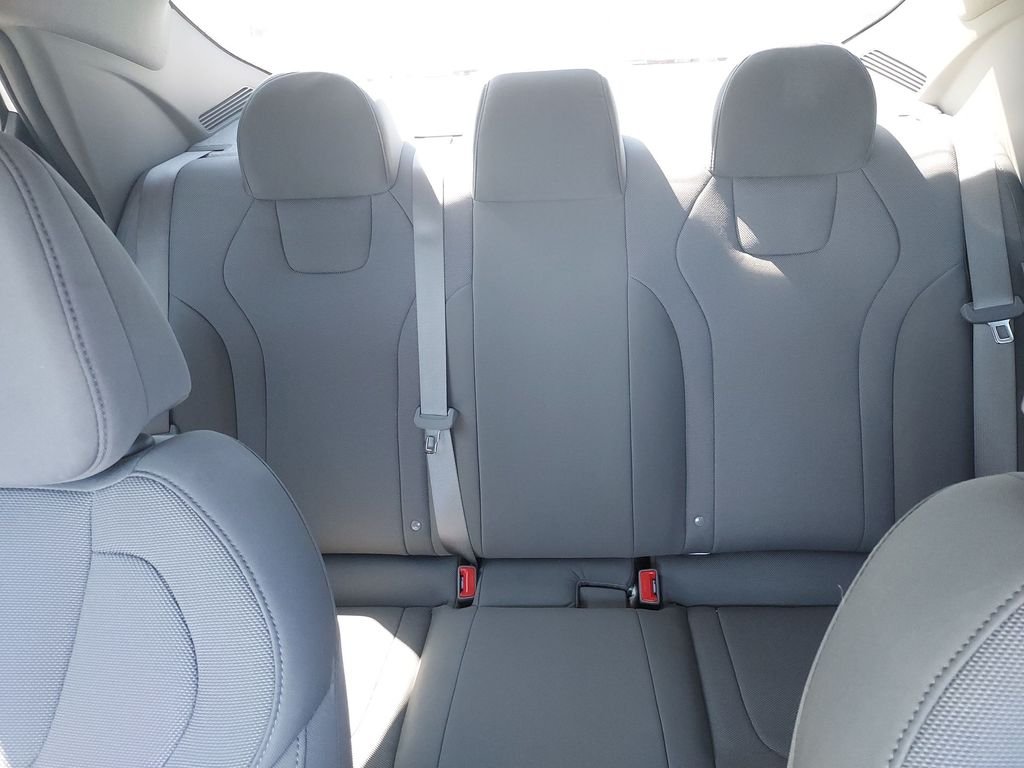 Used 2025 White Hyundai SE image 13
