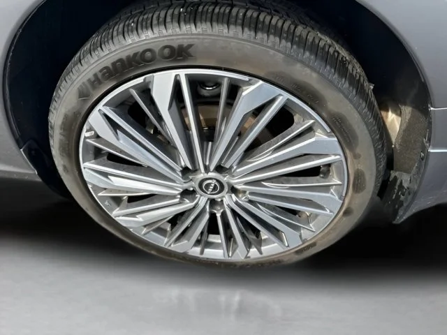Used 2023 Gun Metallic Nissan 2.5 SL image 8