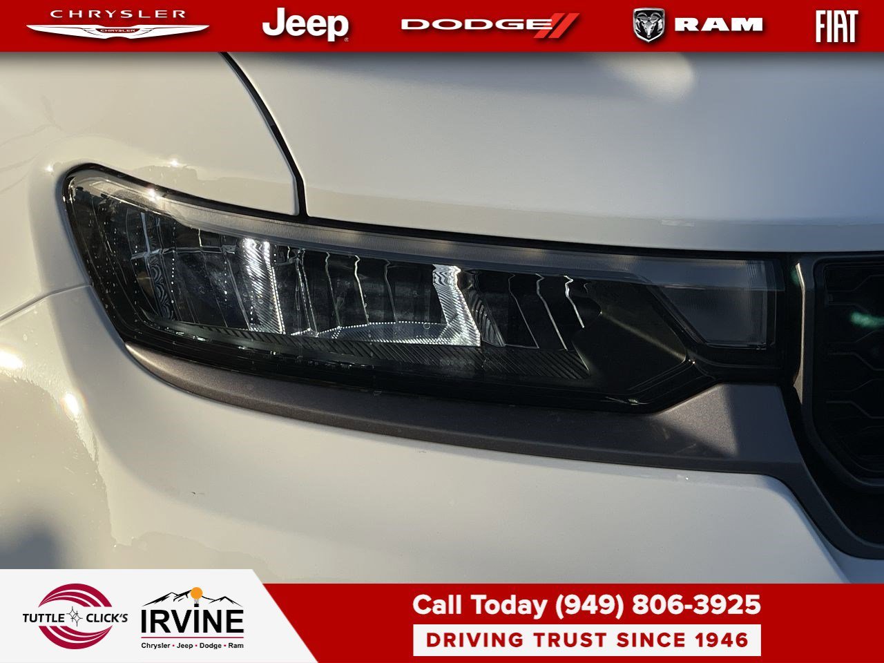 New 2026 Bright White Clear-Coat Exterior Paint Jeep Laredo Altitude image 7
