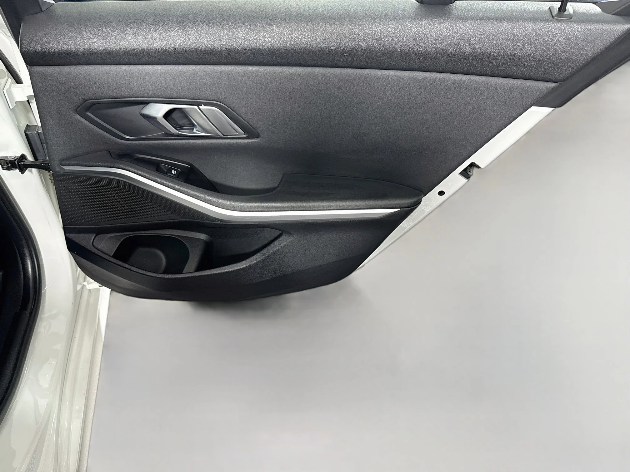 Used 2019 Alpine White BMW 330i image 24