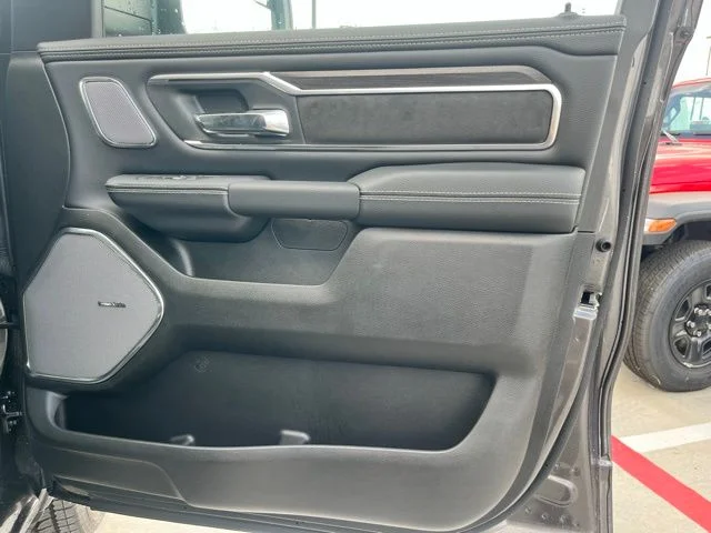 New 2026 Granite Crystal Metallic Clear-Coat Exterior Paint RAM Laramie image 24
