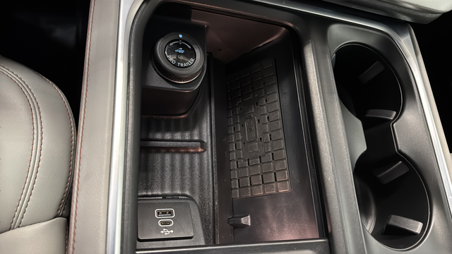 Used 2025 Agate Black Metallic Ford Active image 35