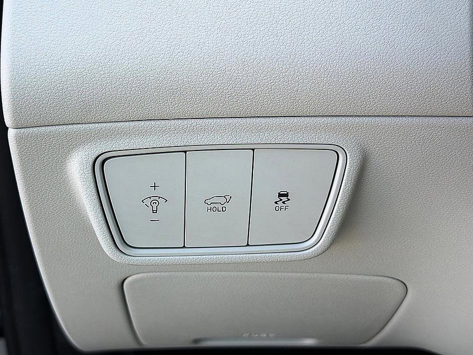 Used 2023 Shimmering Silver Hyundai SEL image 16