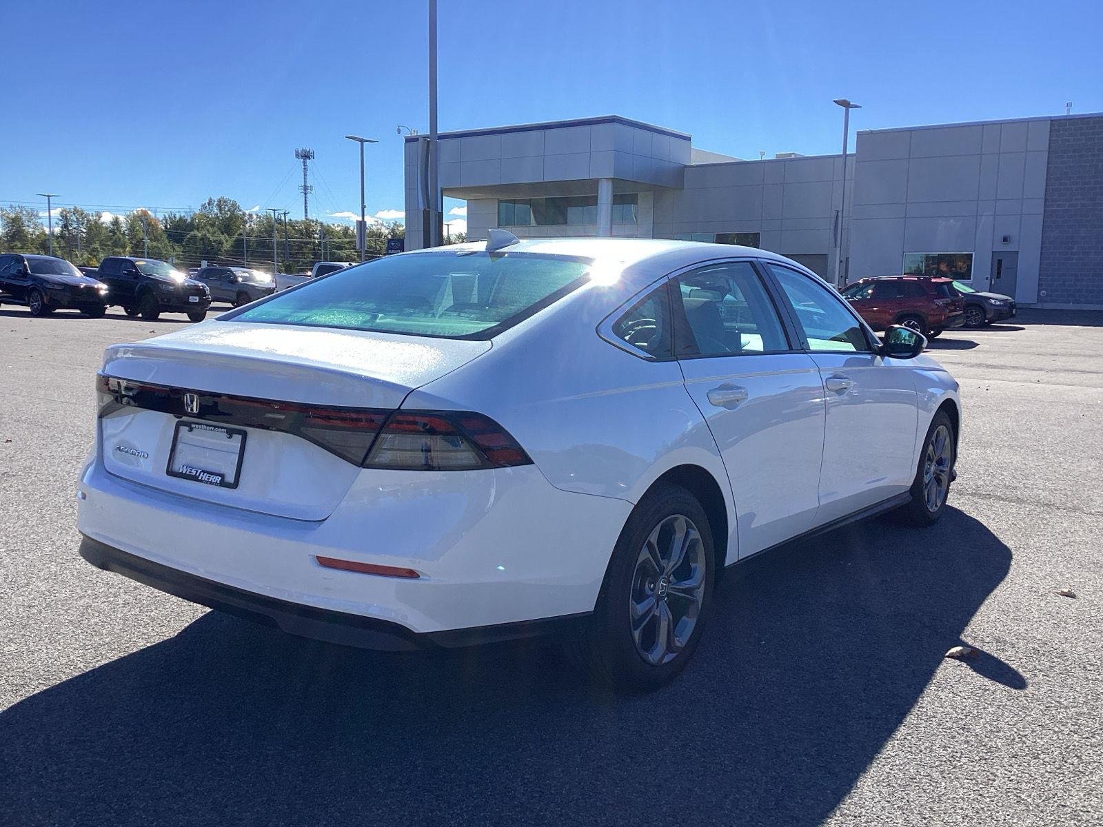 Used 2024 Platinum White Pearl Honda EX image 8