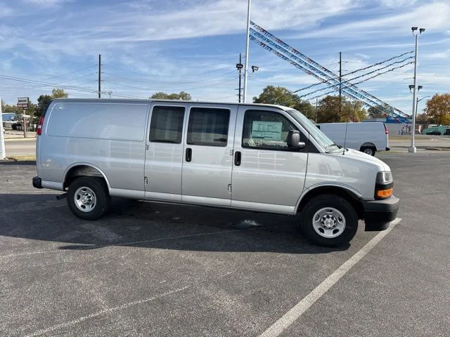 Used 2025 Silver Chevrolet Work Van image 17