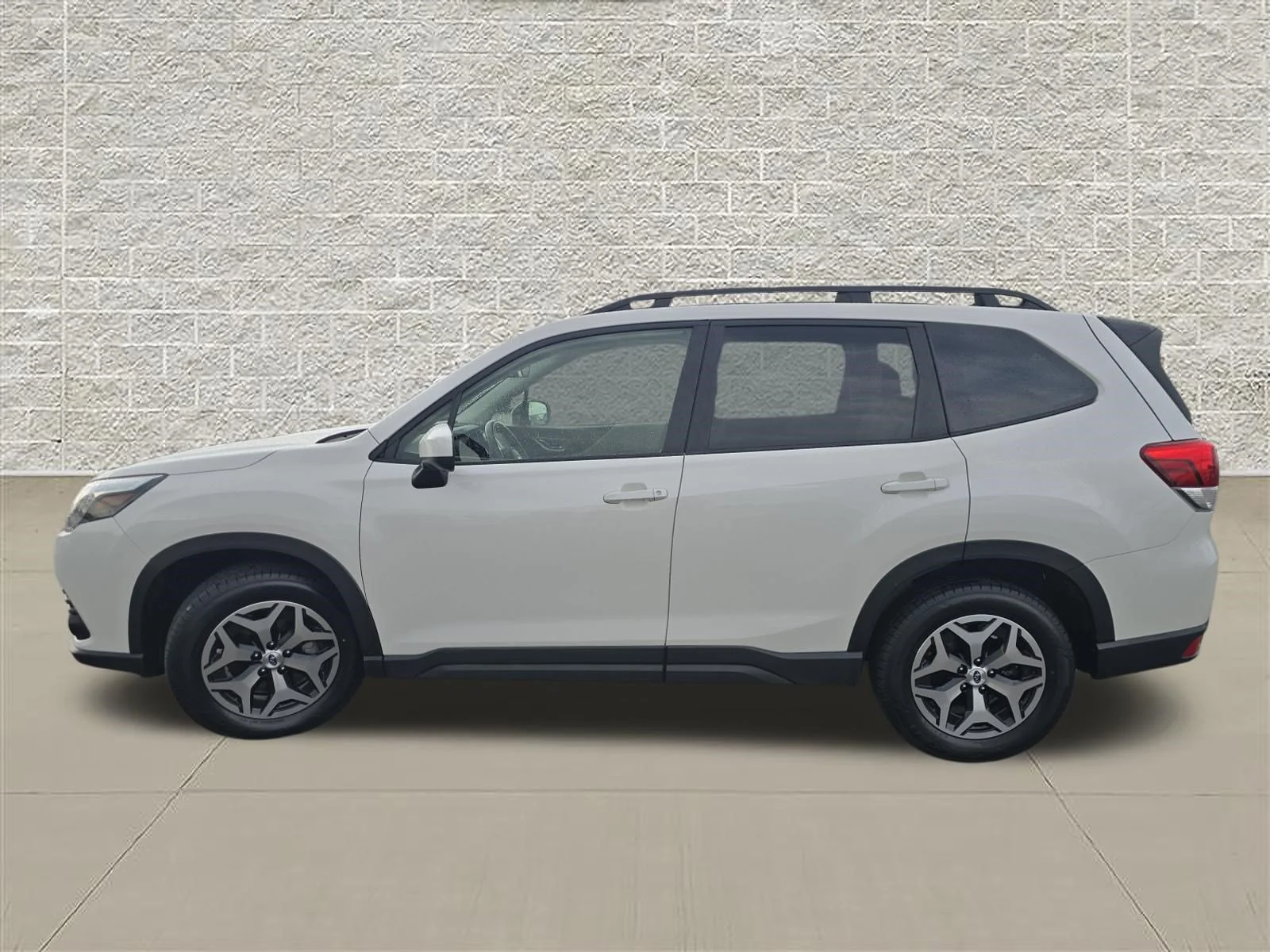 Used 2024 Crystal White Pearl Subaru Premium image 4