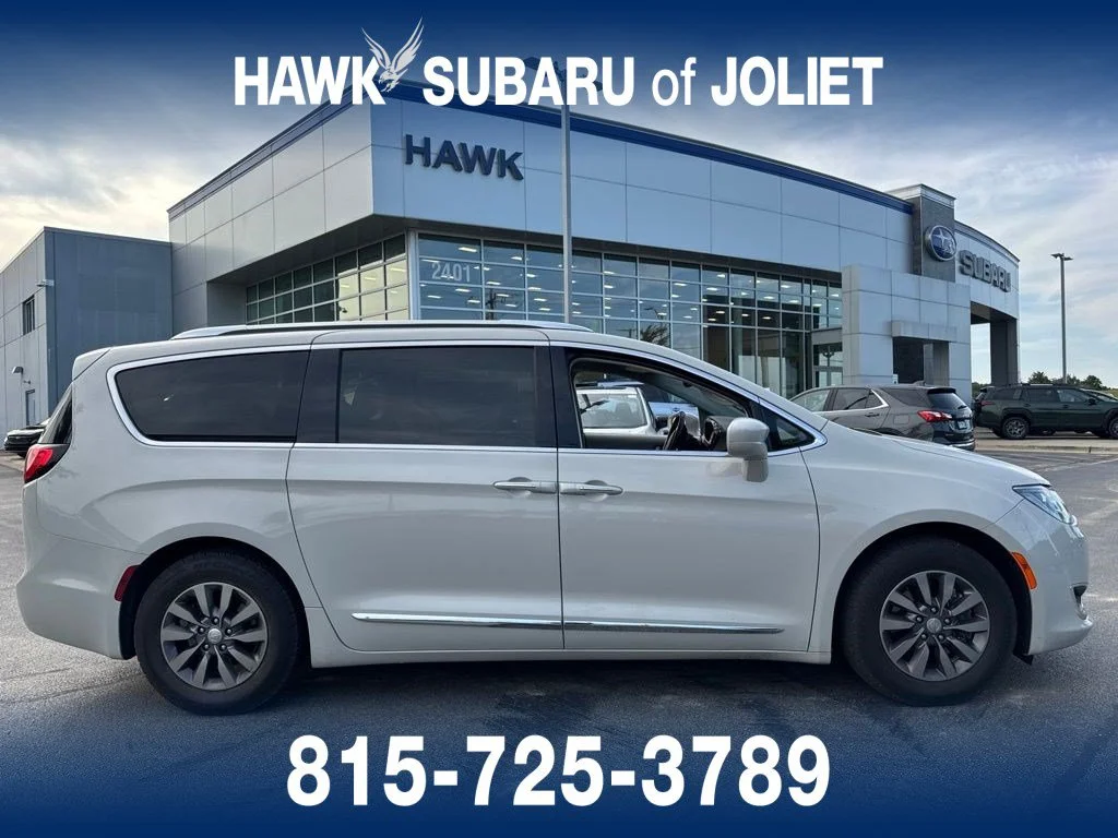 Used 2019 Luxury White Pearlcoat Chrysler Touring L Plus image 3