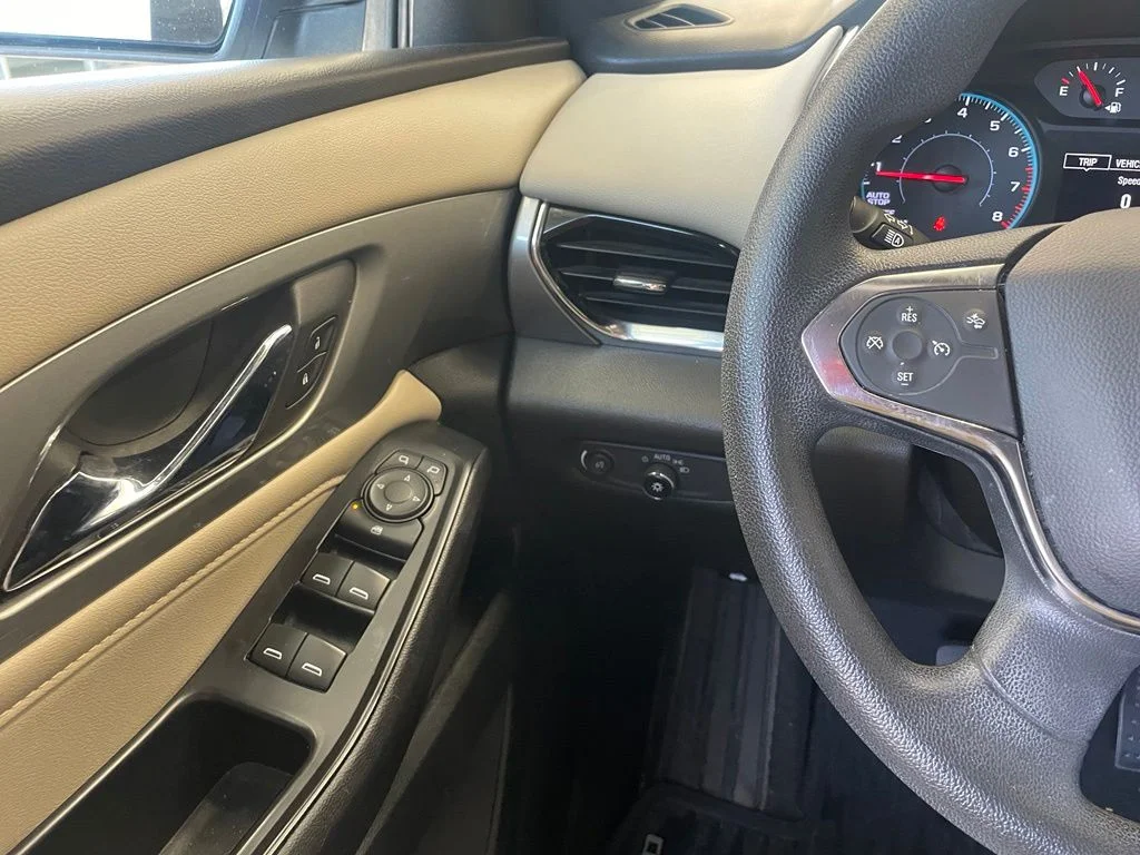 Used 2022 White Chevrolet LS image 12