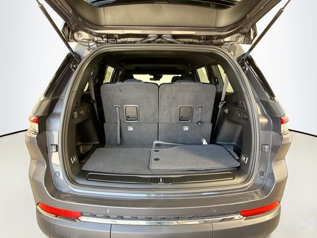 New 2025 Baltic Gray Metallic Clear-Coat Exterior Paint Jeep Laredo image 25
