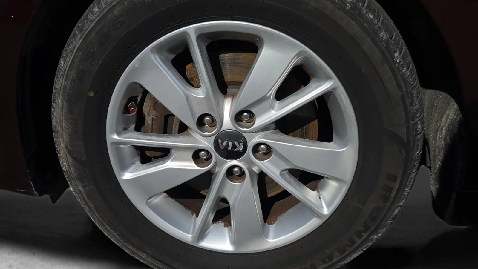 Used 2018 Purple Kia LX image 30