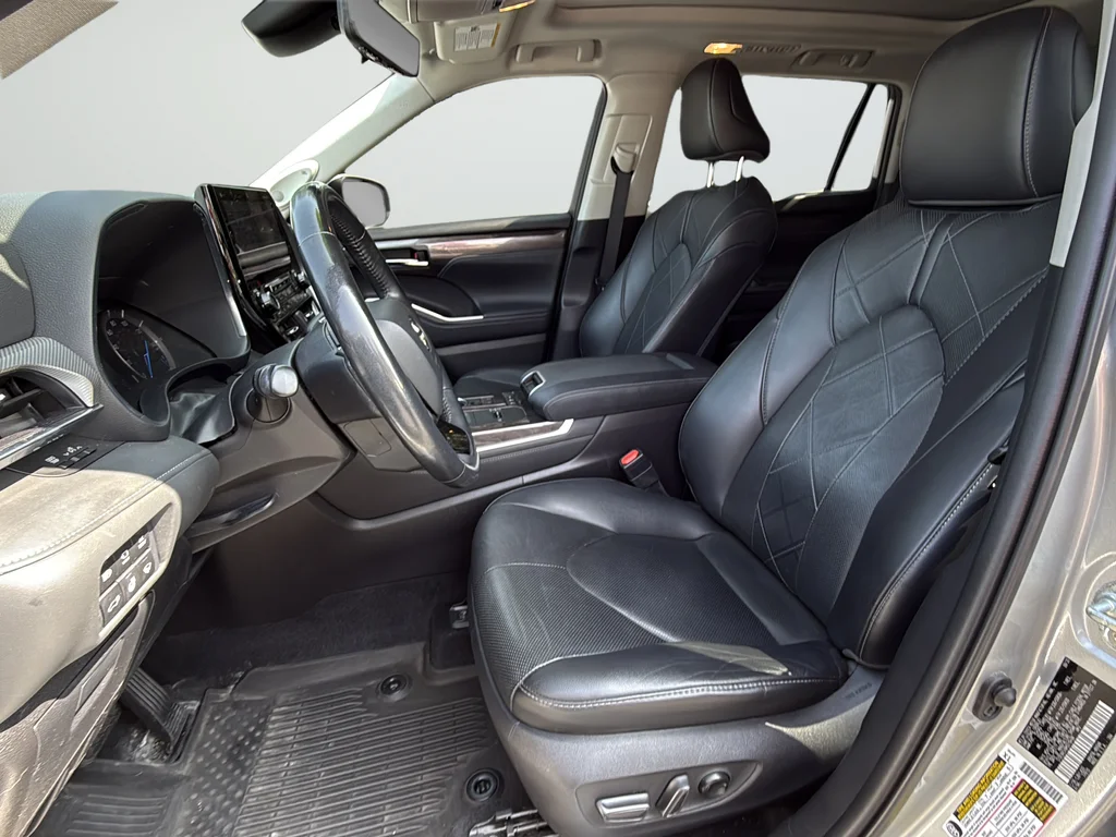 Used 2021 Silver Toyota Platinum image 10