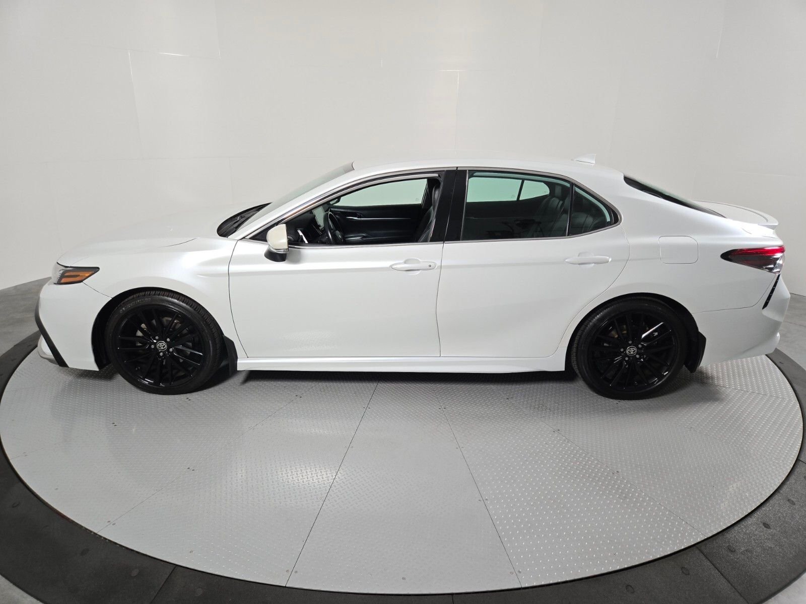 Used 2022 Pearl Toyota XSE image 30