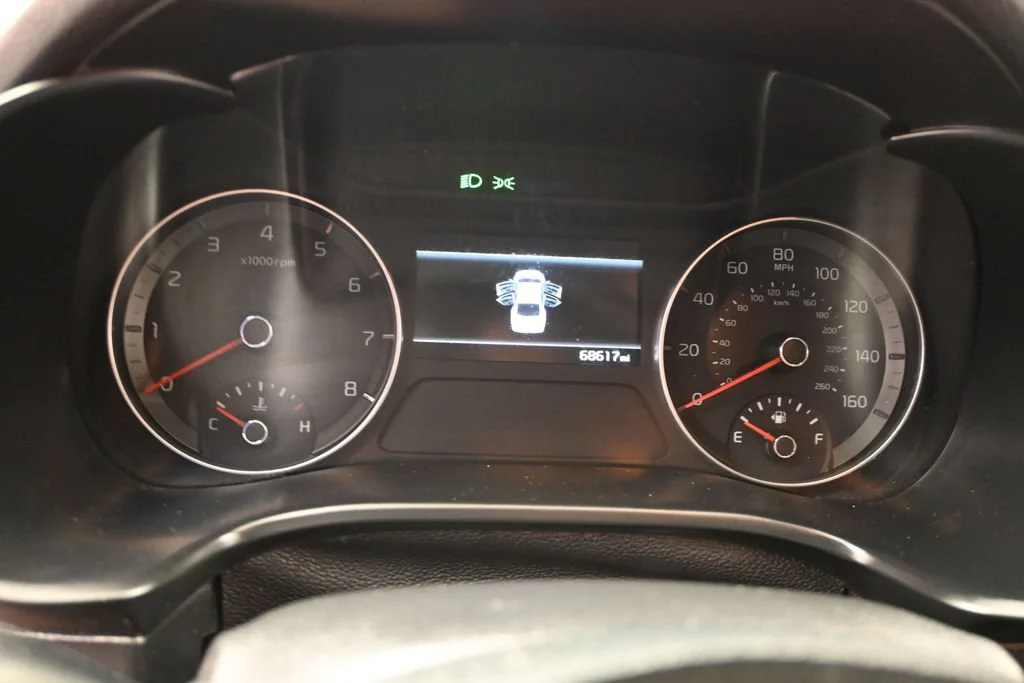 Used 2023 Red Kia LXS image 14