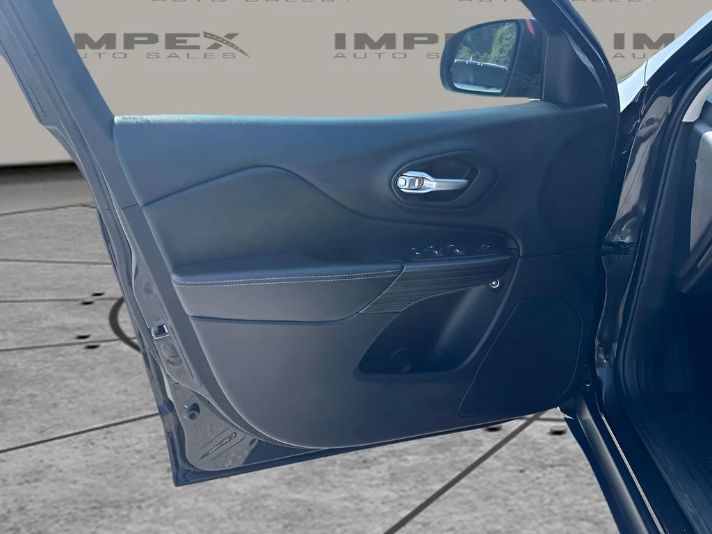 Used 2015 Black Jeep Limited image 20