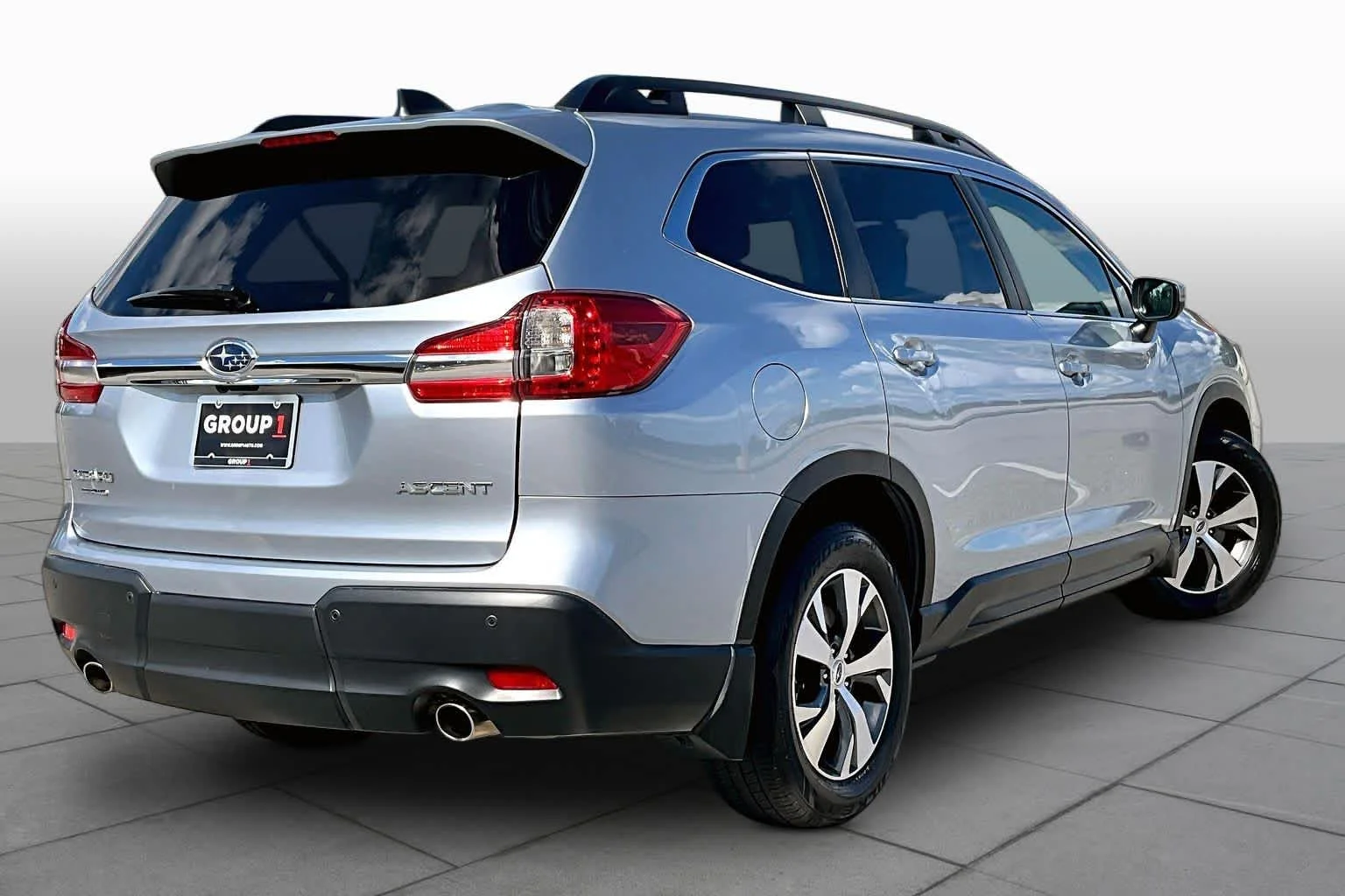 Used 2022 Ice Silver Metallic Subaru Premium image 13