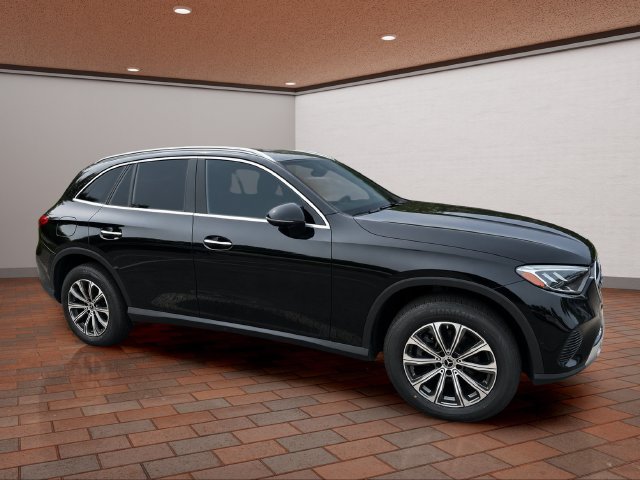 Used 2024 Black Mercedes-Benz GLC 300 image 33