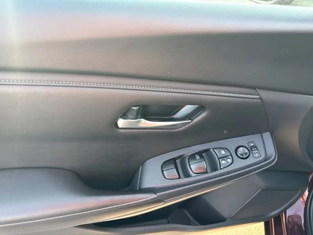 Used 2024  Nissan SV image 21