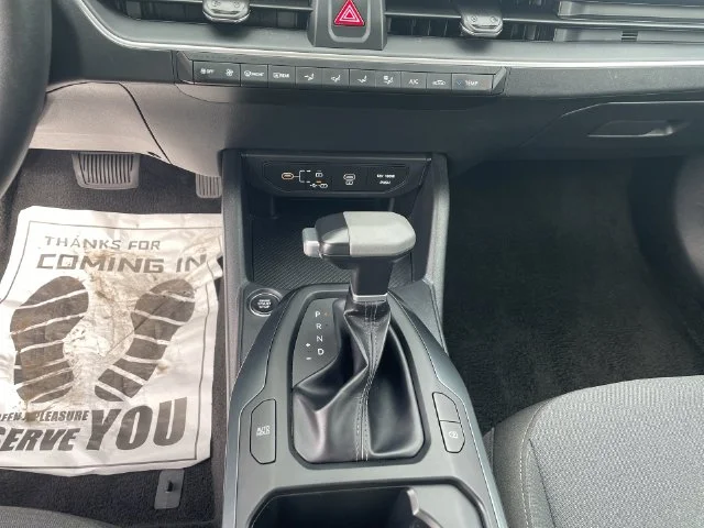 2025 Kia K4 LXS - Photo 25