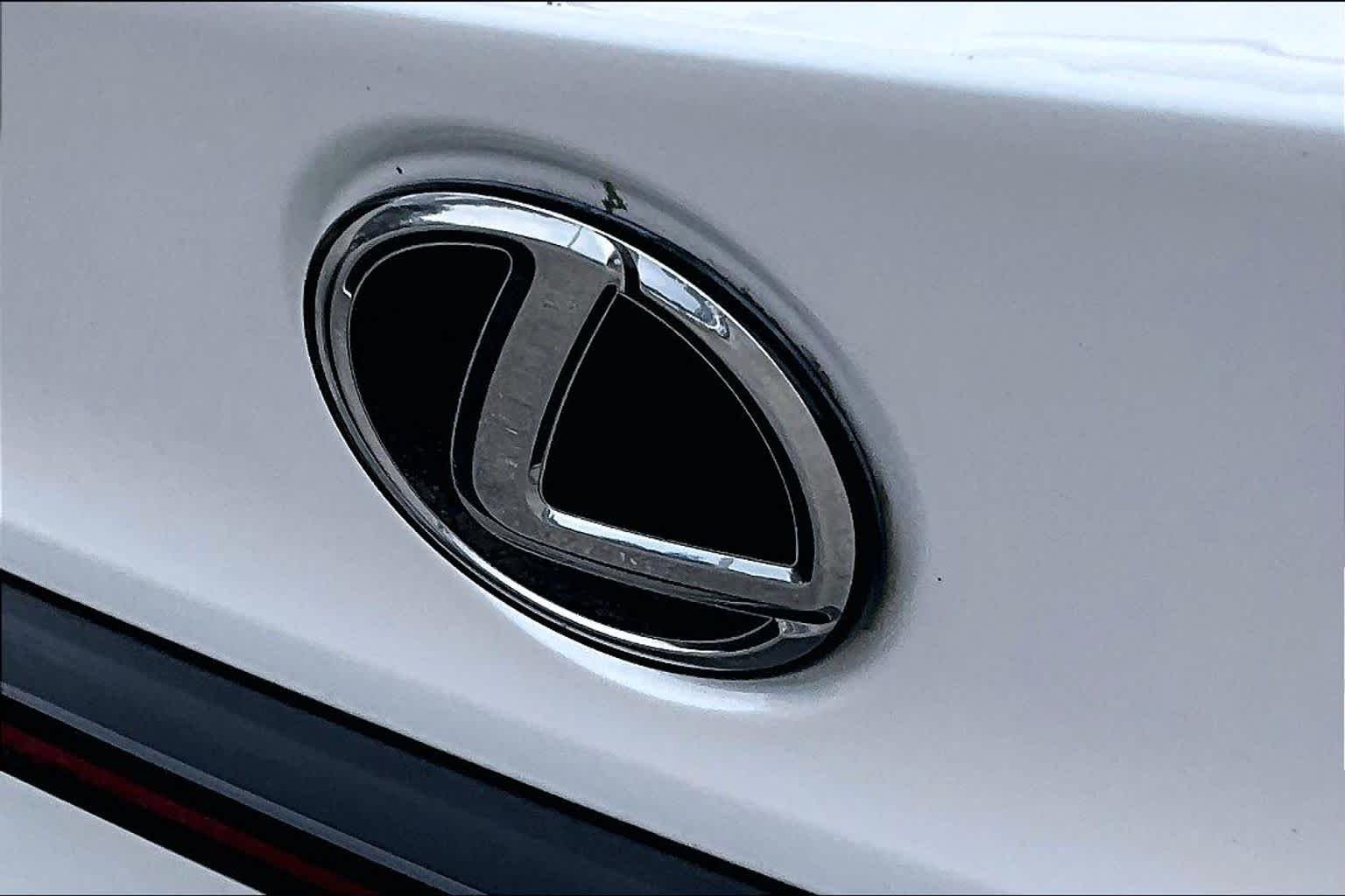 Used 2023 Eminent White Pearl Lexus  image 31