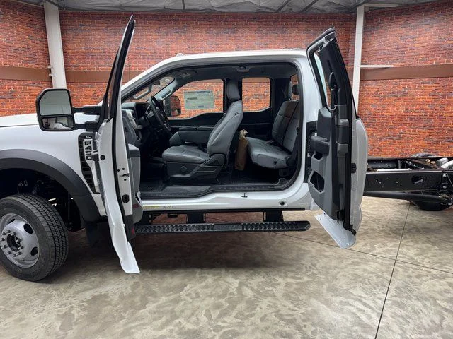New 2026 Oxford White Ford F-450® XL image 25