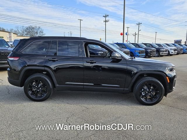 New 2026 Diamond Black Crystal Pearl-Coat Exterior Paint Jeep Altitude image 13