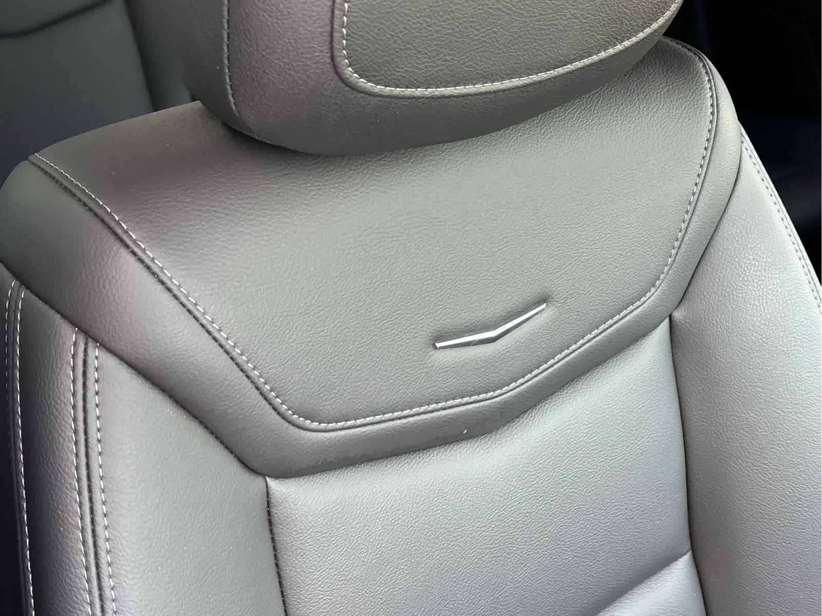 Used 2024 Crystal White Tricoat Cadillac Luxury image 13