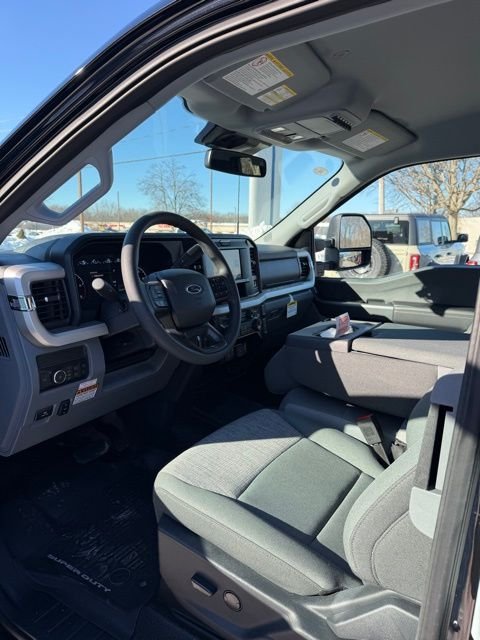 2025 Ford F-450 Super Duty Chassis Cab XLT - Photo 15