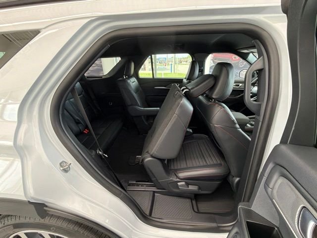 New 2026 Space White Metallic Ford ST-Line image 45