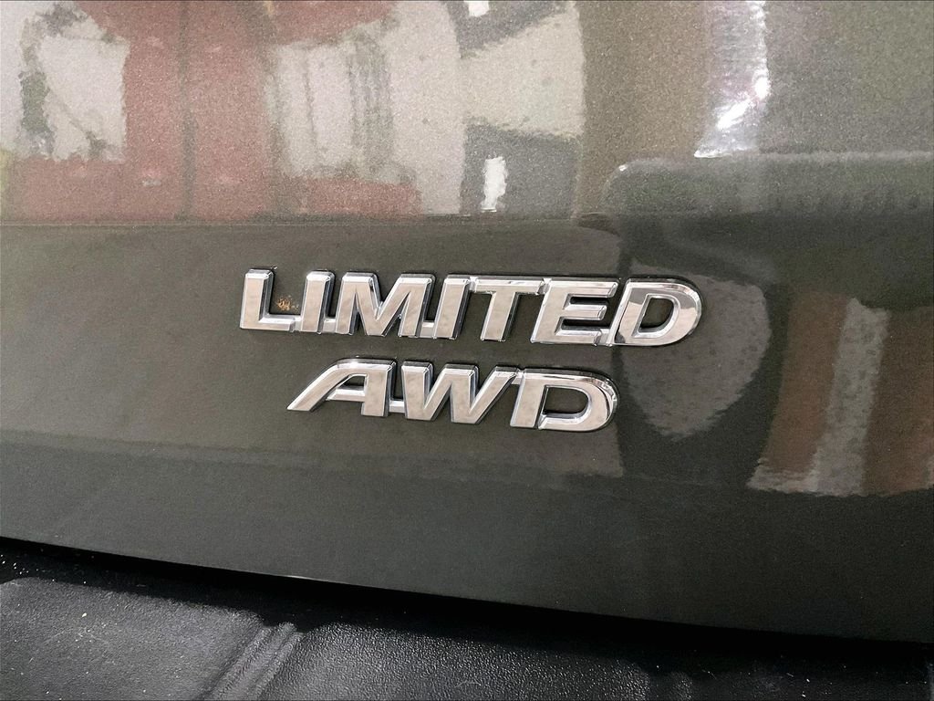 Used 2011 Green Toyota Limited image 11