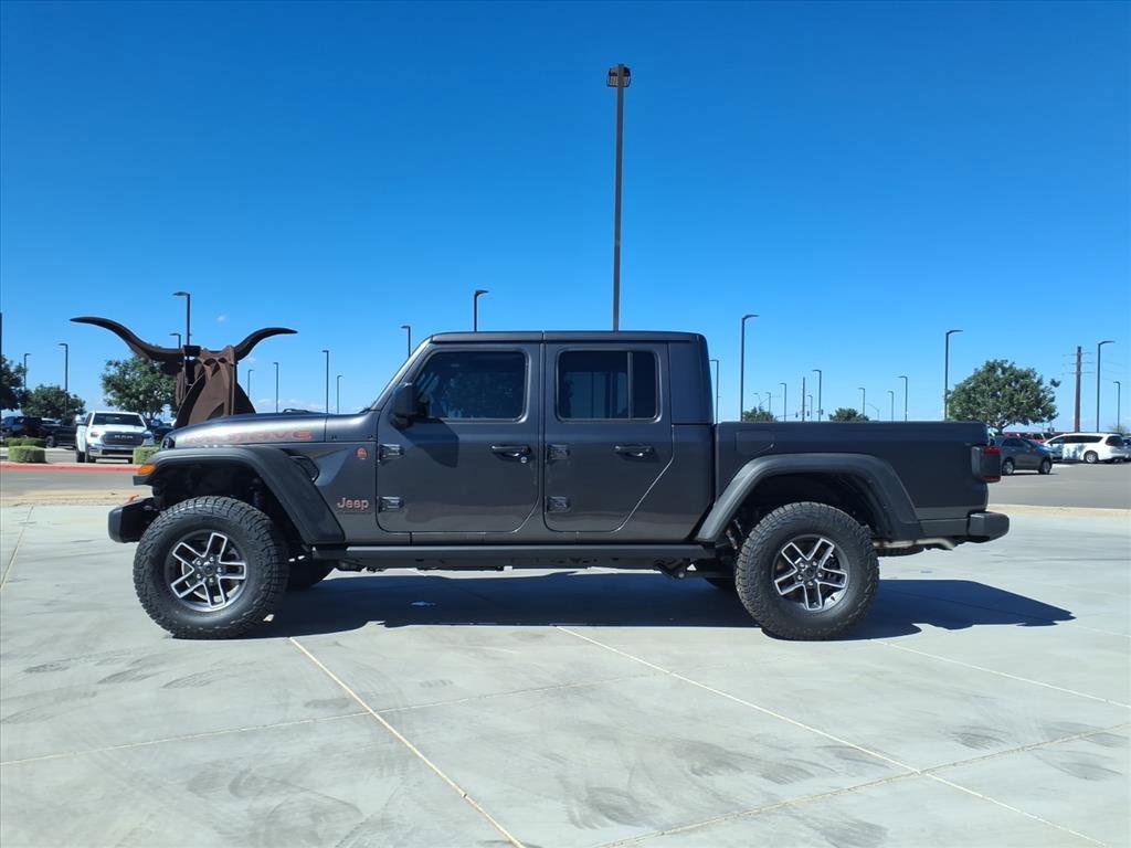 New 2025 Granite Crystal Metallic Clear-Coat Exterior Paint Jeep Mojave image 3