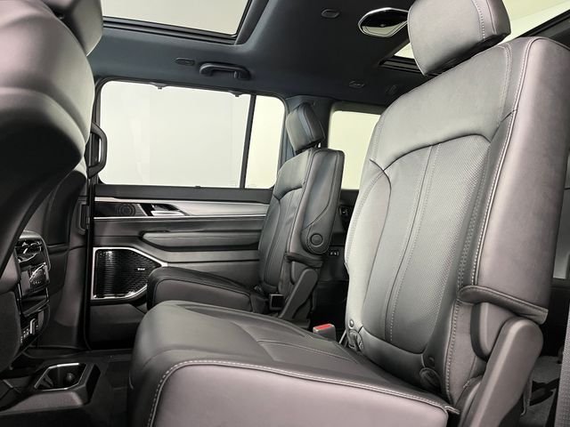 New 2026 High Gloss Black Exterior Paint Jeep Limited Reserve image 7