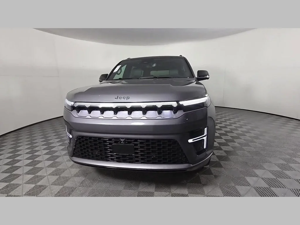 New 2026 Baltic-Gray Metallic Clear-Coat Exterior Paint Jeep Summit Obsidian image 45