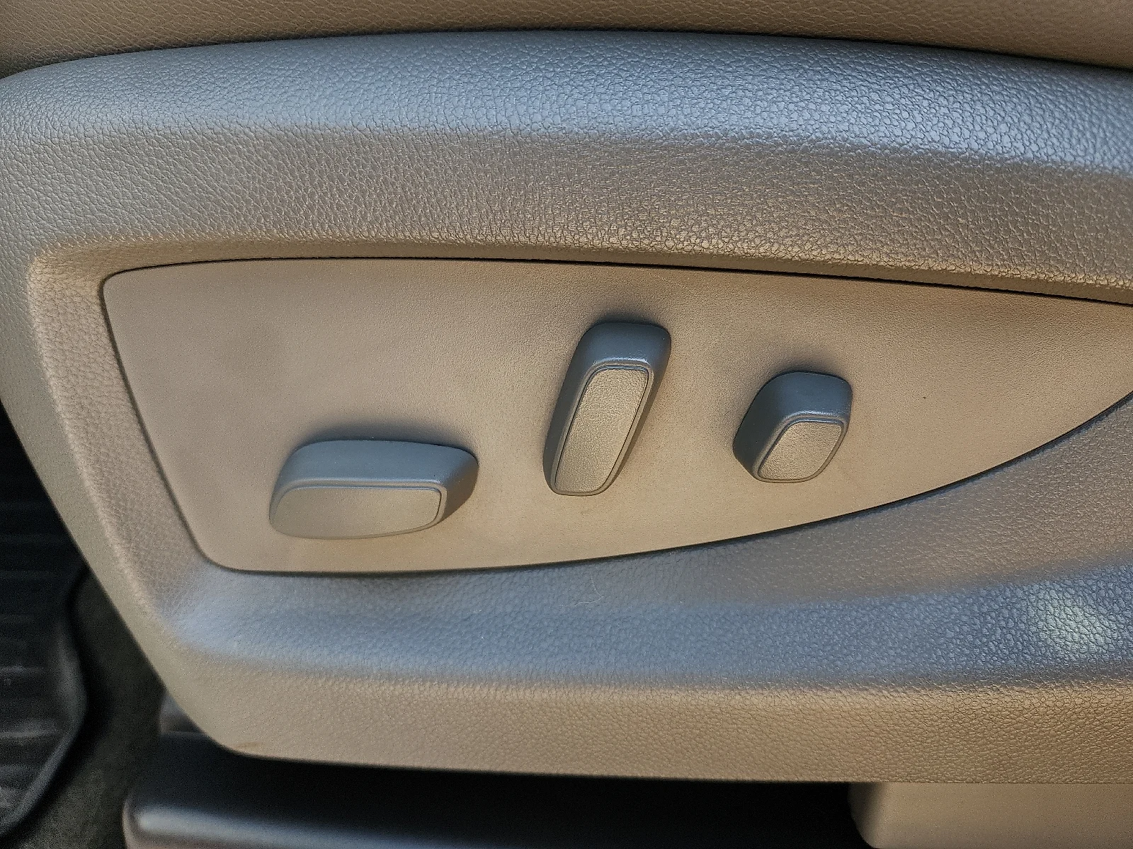 Used 2018 Velvet Chevrolet LT image 13