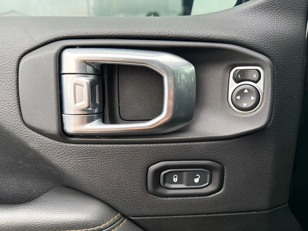 Used 2023 Black Jeep Overland image 28