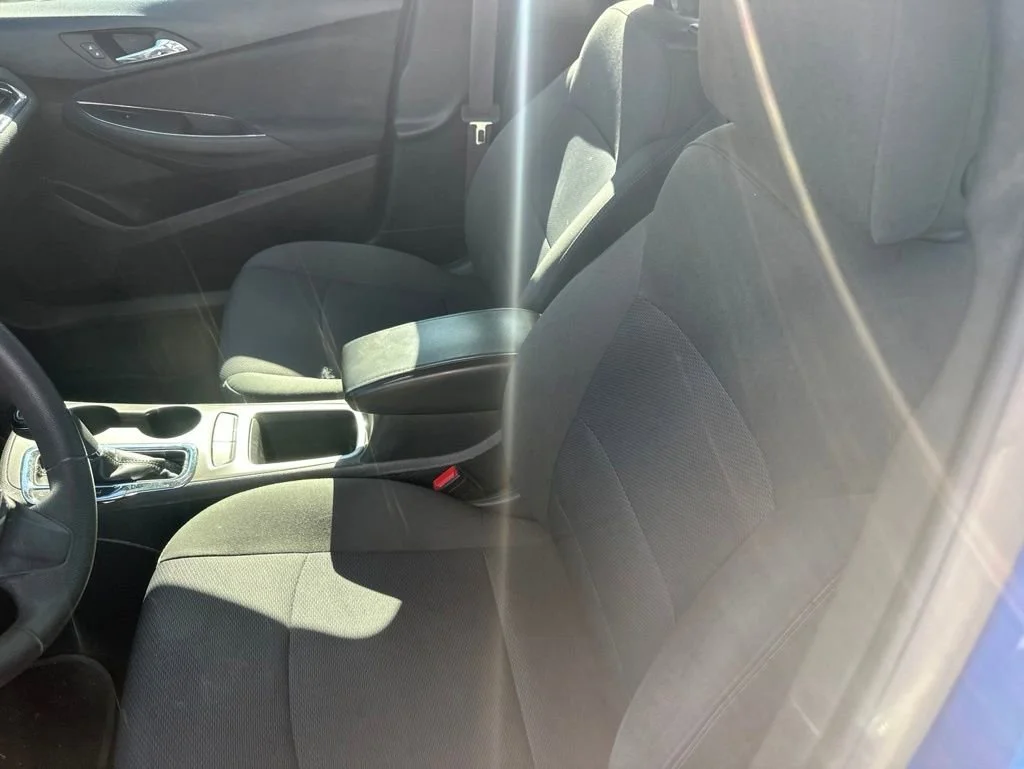 Used 2017 Chevrolet Cruze LT with VIN 3G1BE6SM4HS582937 for sale in Hutchinson, KS