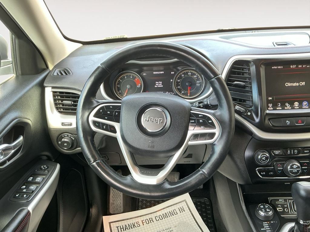 Used 2018 White Jeep Trailhawk image 11