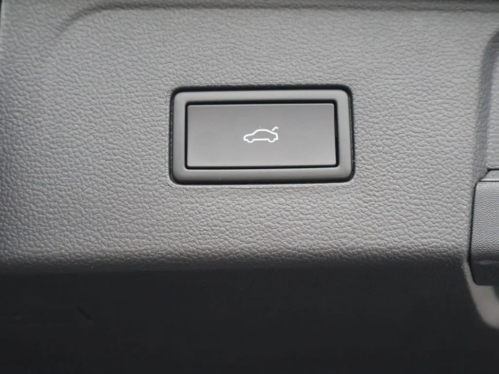 New 2026 Black Volkswagen 2.0T SE w/Technology image 16
