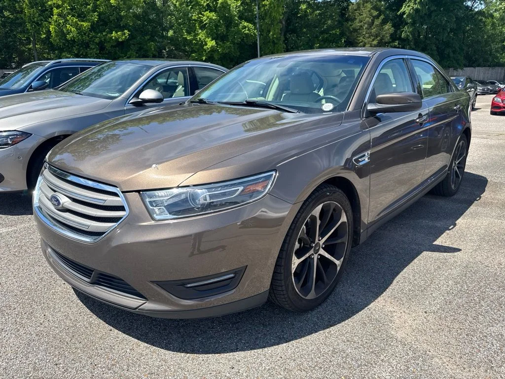 2015 Ford Taurus SEL FWD's photo