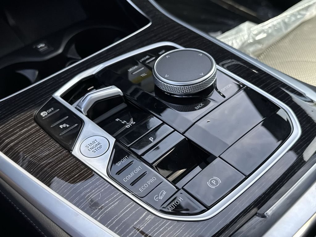 New 2026 Mineral White Metallic BMW xDrive40i image 22