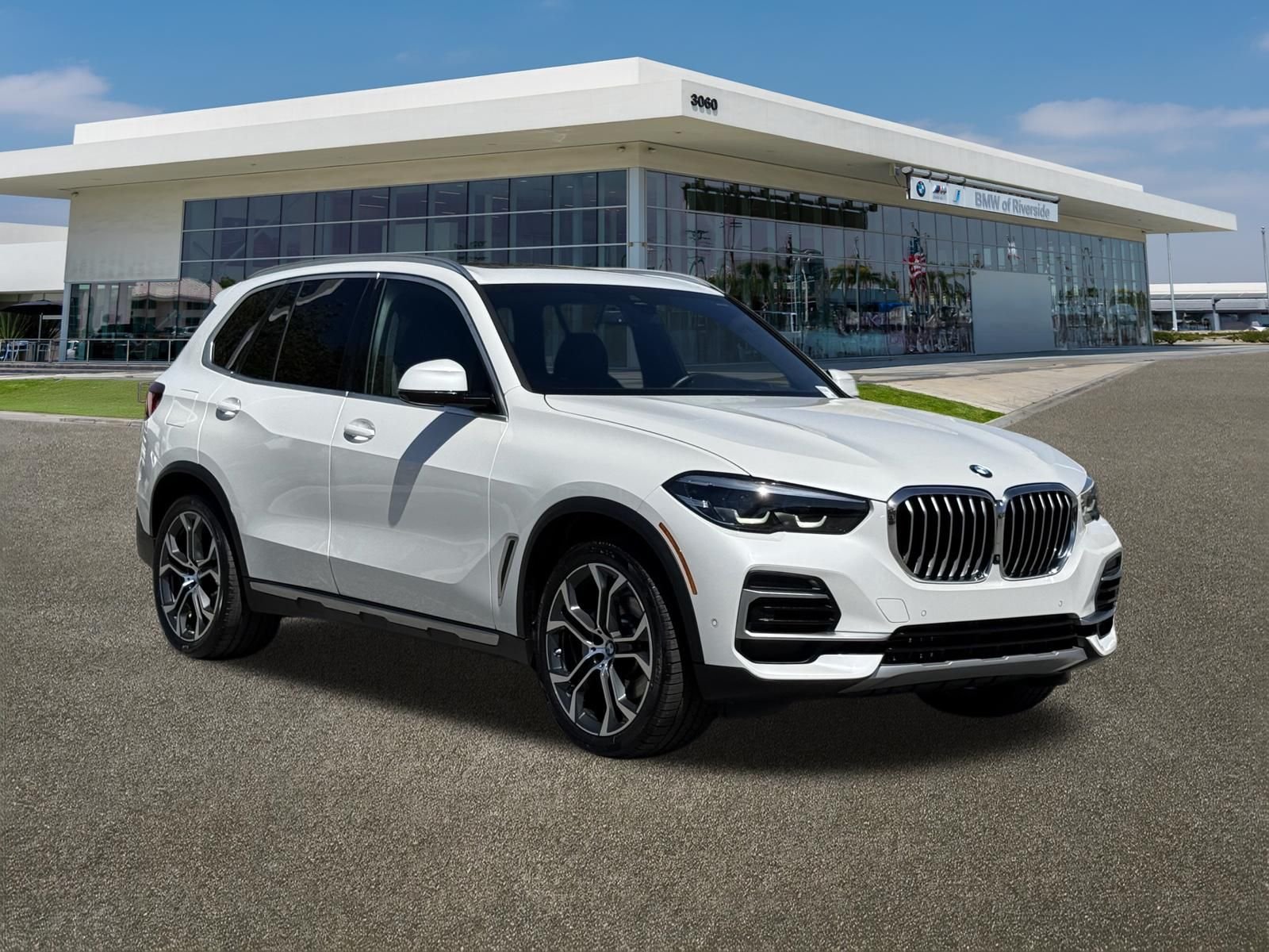 Certified Used 2023 Mineral White Metallic BMW xDrive40i image 2
